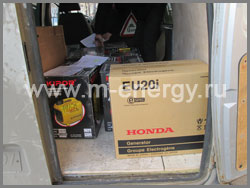 Инверторный бензогенератор Honda EU20i в шумозащитном кожухе